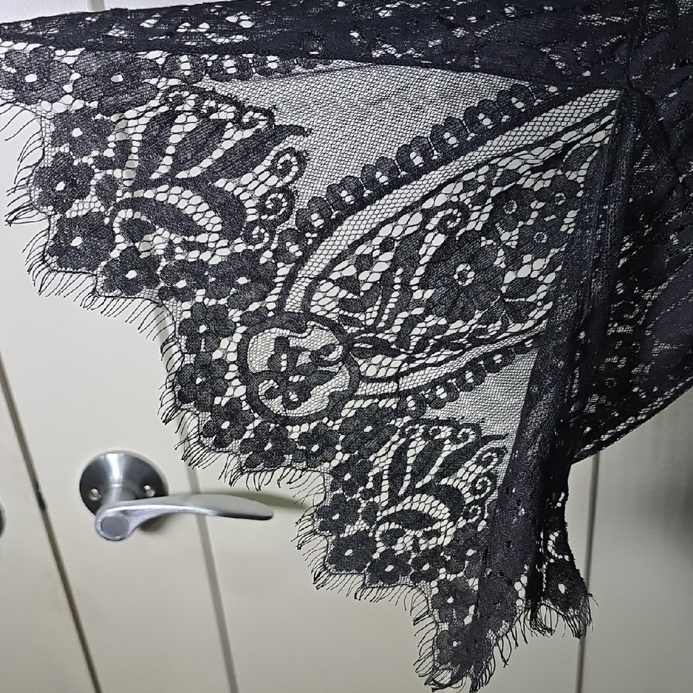 Long Detailed Lace Cover-Up Robe - Picture 4 of 9